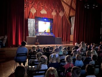VITRAŽINIO VILNIAUS LĖLIŲ TEATRO „VAIVORYKŠTĖ“ SPEKTAKLIS